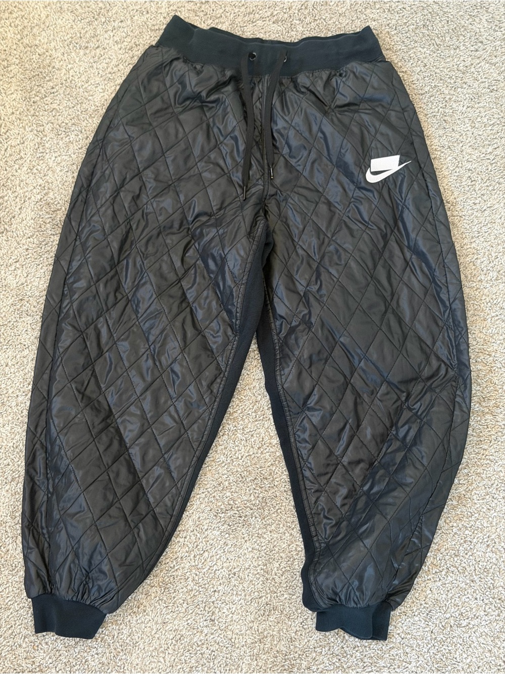 Nike women’s lifestyle Black Quilted Jogger Pants - size S